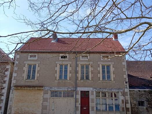 Maison à vendre 124 000 € 4 pièces 2 chambres 124 m² Ébreuil 03450