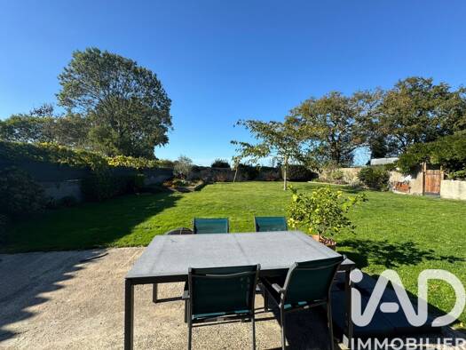 Maison à vendre 325 000 € 6 pièces 4 chambres 217 m² 3 532 m² de terrain Montréverd 85260