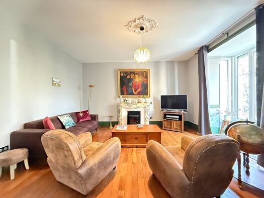 Appartement à vendre 196 000 € 4 pièces 2 chambres 111 m² Étage 1/3 Préfecture Lons-le-Saunier 39000