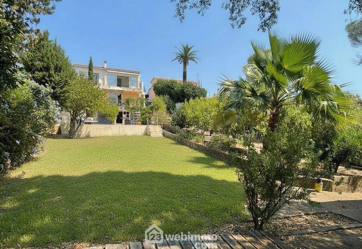 Maison 8 pièces 182 m² · à Fréjus · 182 m² · 720 000 €