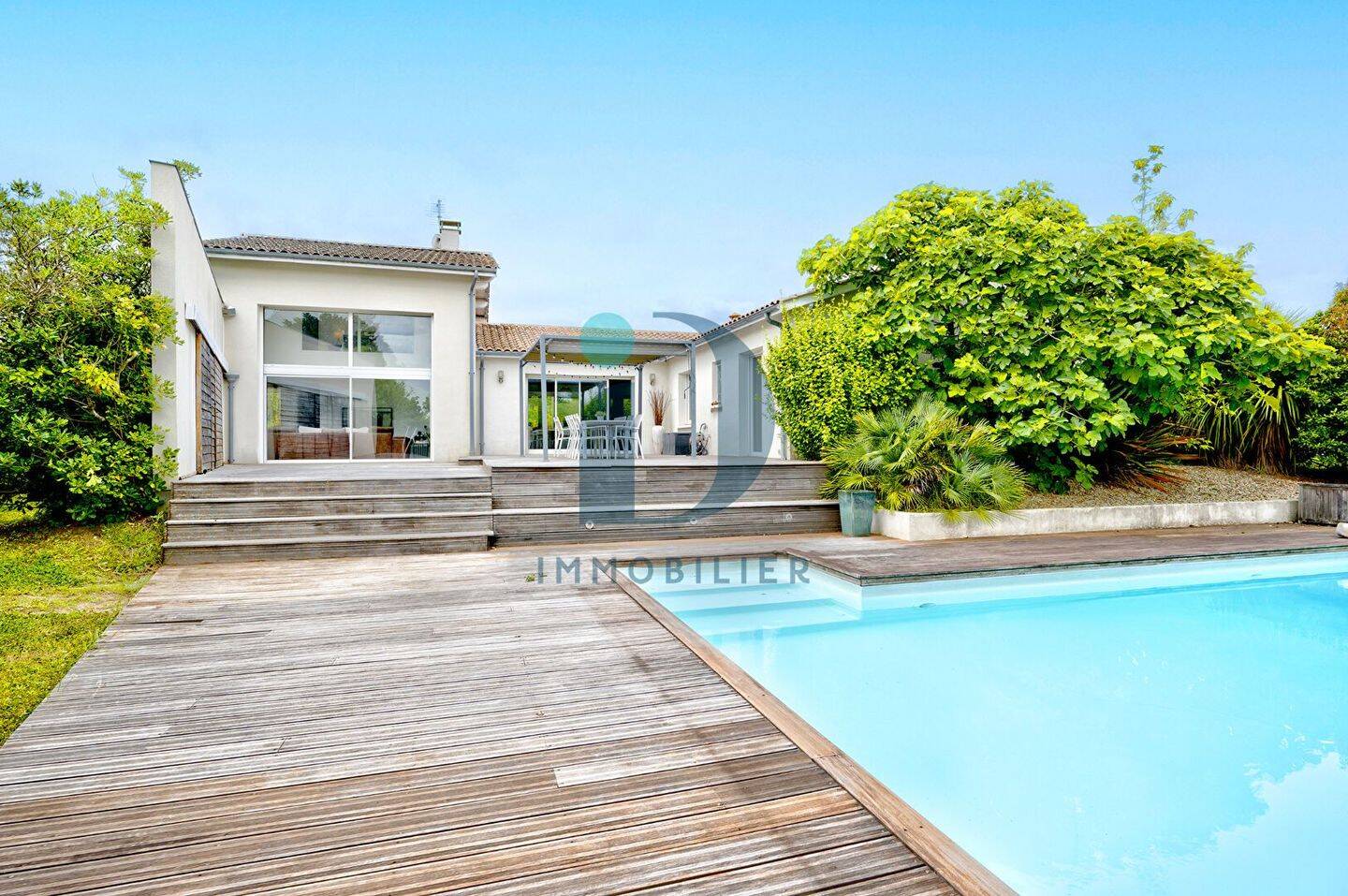 Maison 8 pièces 188 m² · à Tresses · 188 m² · 599 900 €