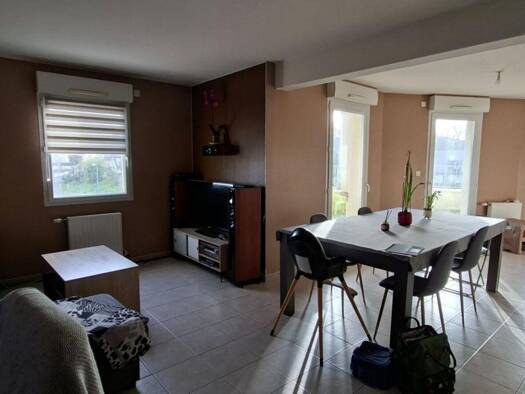 Appartement à louer 800 € 3 pièces 2 chambres 69,8 m² Étage 1/2 Gorges 44190