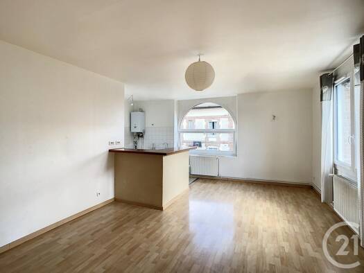 Appartement à louer 920 € 4 pièces 3 chambres 76,9 m² RDC Crépy-en-Valois 60800