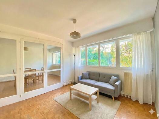 Appartement à vendre 242 000 € 3 pièces 2 chambres 63 m² RDC/6 Aix-en-Provence 13100