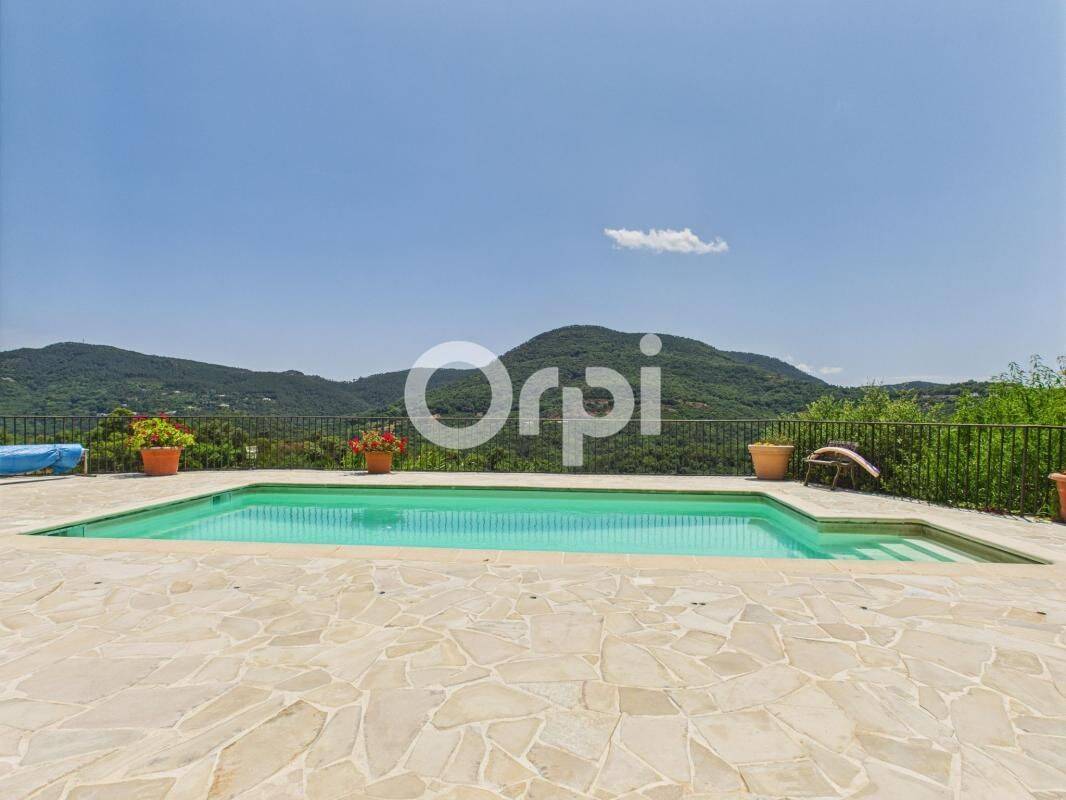 Maison 8 pièces 245 m² · à Les Adrets-de-l'Estérel · 245 m² · 760 000 €