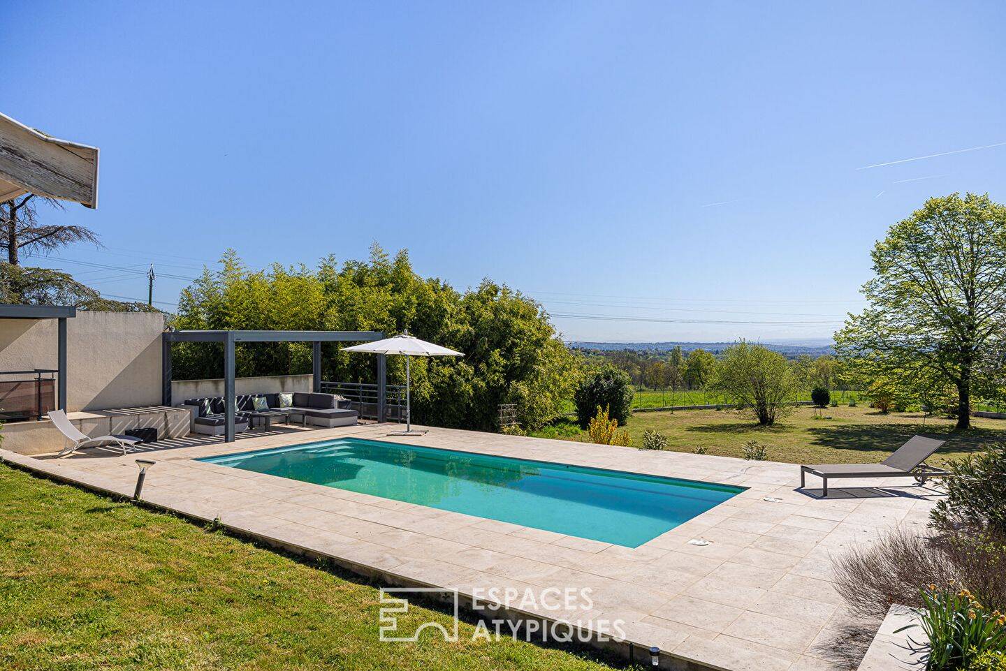 Maison 10 pièces 241 m² · à Pollionnay · 241 m² · 840 000 €