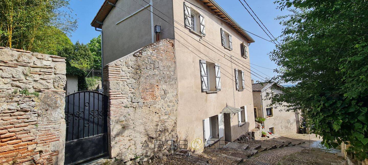 Maison 7 pièces 245 m² · à Clairac · 245 m² · 265 000 €