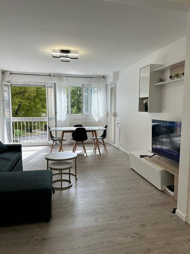 1 pièce 9 m² · à Évry-Courcouronnes · 9 m² · 520 €