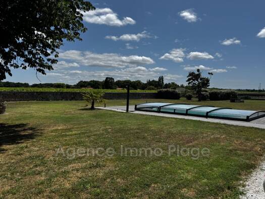 Maison à vendre 398 000 € 6 pièces 4 chambres 250 m² 2 560 m² de terrain Bégadan 33340