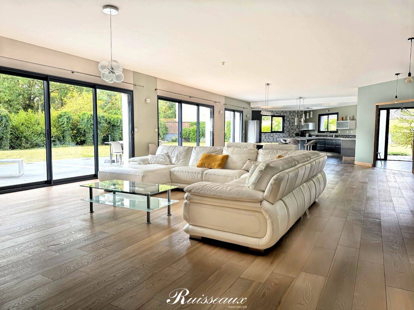 Maison 10 pièces 380 m² · à Selongey · 380 m² · 649 000 €