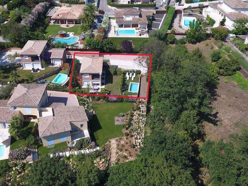 Maison 8 pièces 195 m² · à Antibes · 195 m² · 1 090 000 €