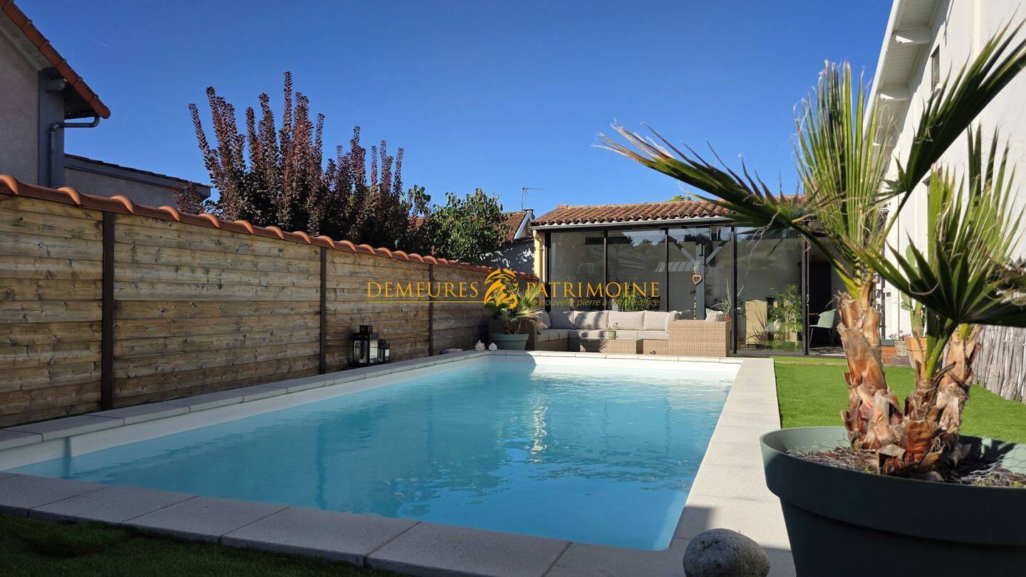 Maison 6 pièces 247 m² · à Ruelle-sur-Touvre · 247 m² · 425 000 €