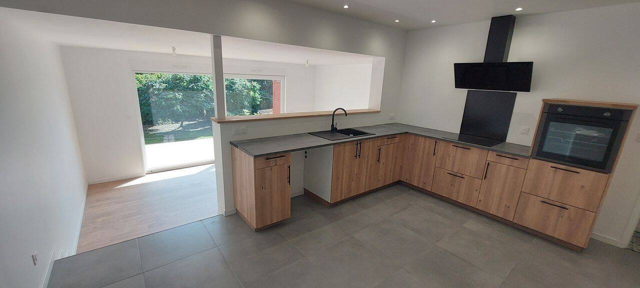 Maison 5 pièces 100 m² · à Roubaix · 100 m² · 1 550 €