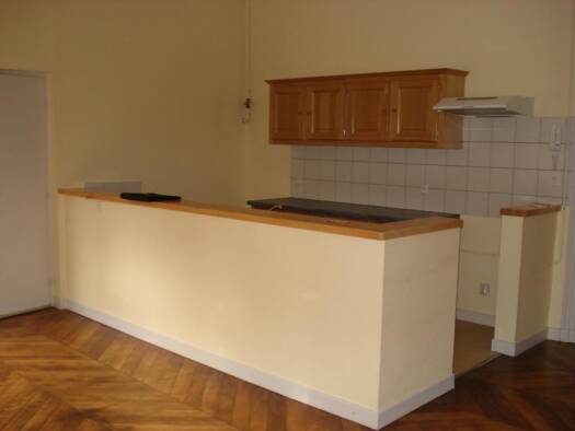 Appartement à louer 460 € 2 pièces 1 chambre 49 m² RDC Centre Amplepuis 69550
