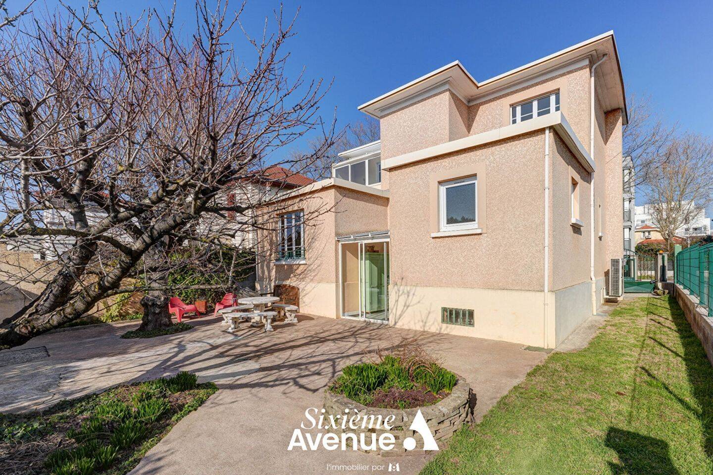 Maison 5 pièces 133 m² · à Saint-Priest · 133 m² · 359 000 €