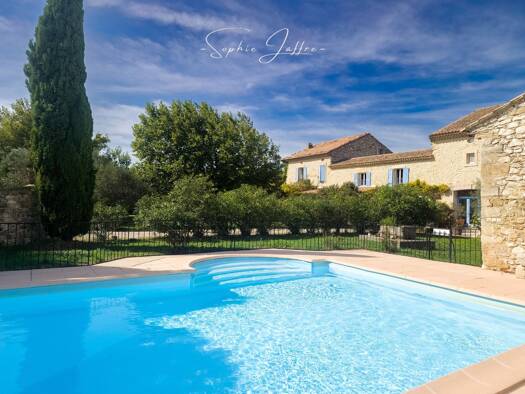 Mas à vendre 550 000 € 8 pièces 5 chambres 273 m² 1 699 m² de terrain Réauville 26230