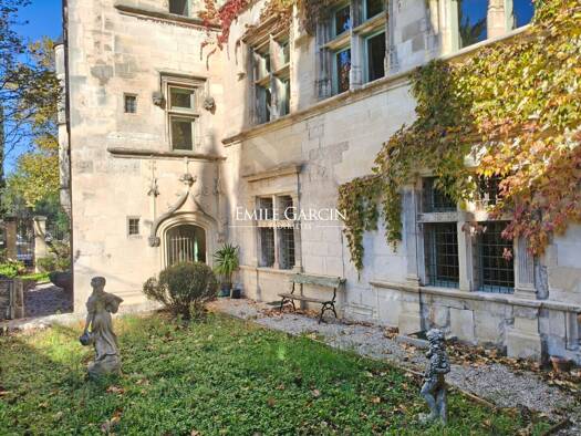 Hôtel particulier à vendre 1 750 000 € 8 pièces 4 chambres 590 m² 800 m² de terrain L'Isle-sur-la-Sorgue 84800