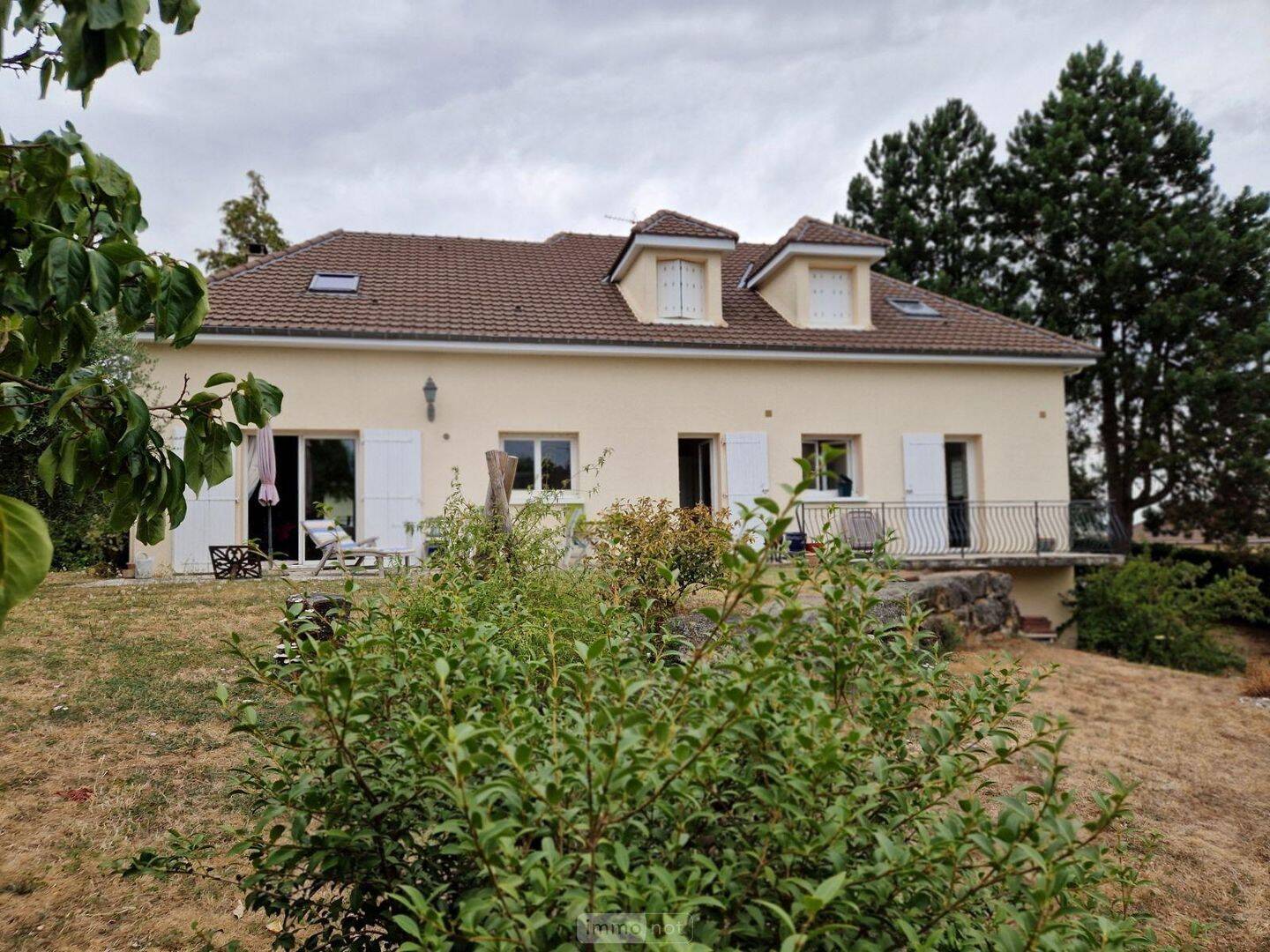 Maison 9 pièces 272 m² · à Châtellerault · 272 m² · 260 000 €