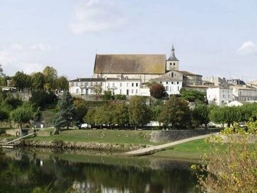 Maison à louer 785 € 3 pièces 2 chambres 77 m² Guîtres 33230