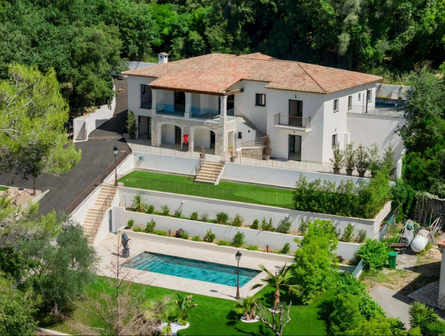 Maison 10 pièces 300 m² · à Roquefort-les-Pins · 300 m² · 1 990 000 €