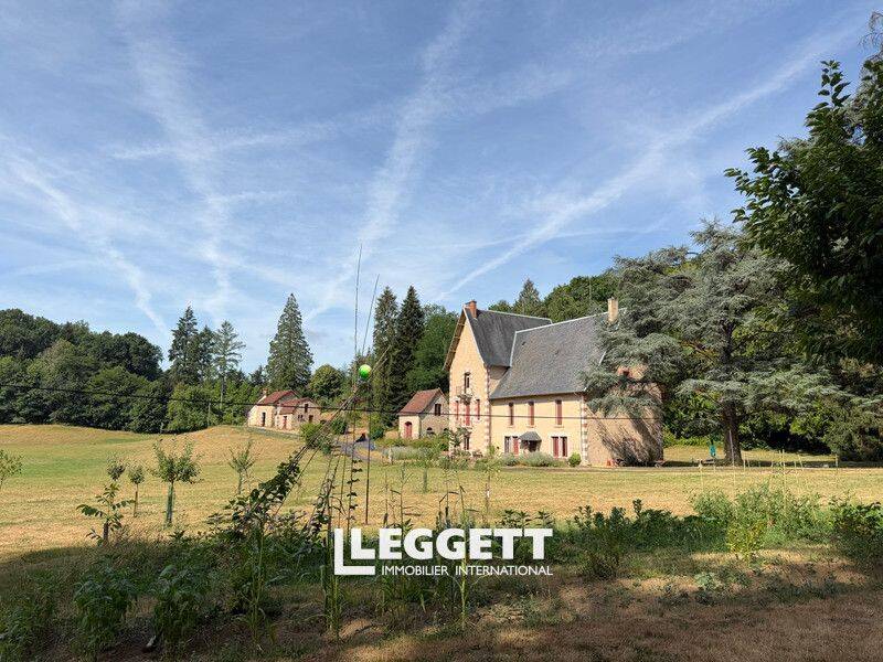 Maison 9 pièces 464 m² · à Condat-sur-Ganaveix · 464 m² · 649 990 €