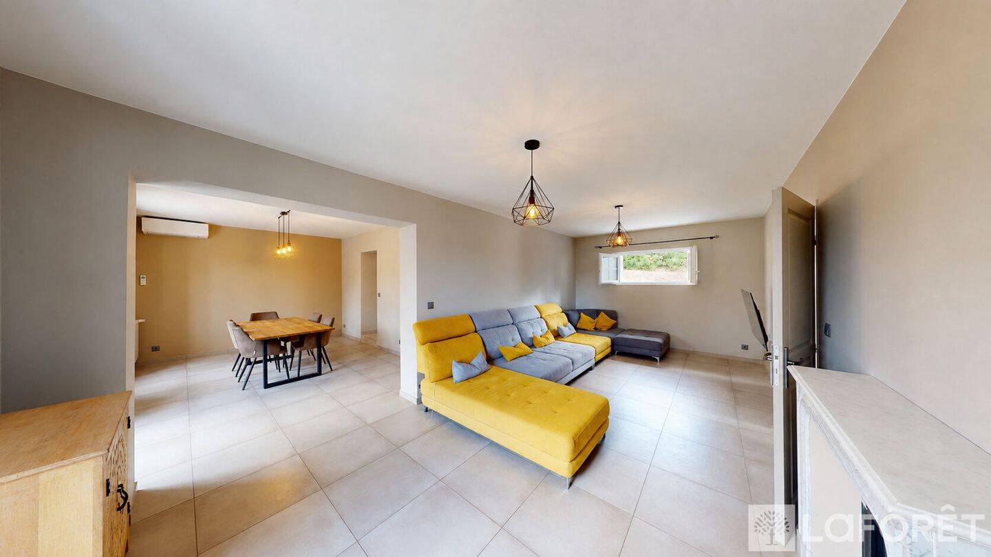 Maison 7 pièces 180 m² · à Saint-Raphaël · 180 m² · 2 750 €