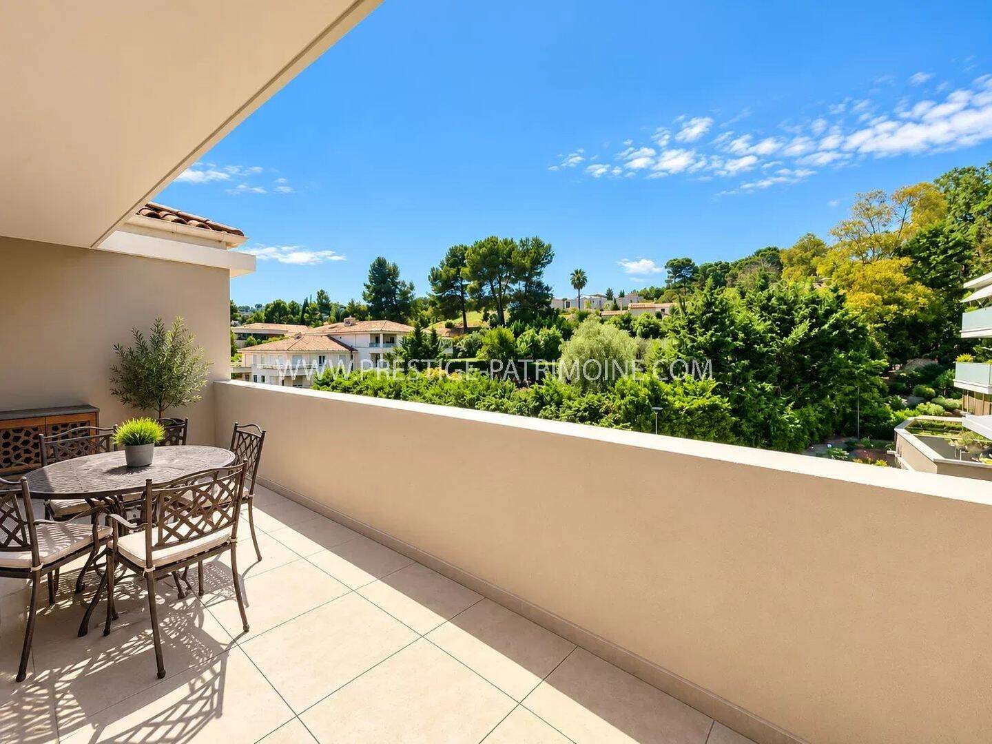 Appartement 1 pièce 29 m² · à Mougins · 29 m² · 910 €/mois
