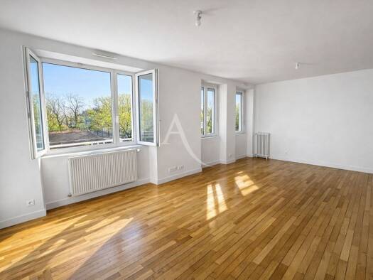 Appartement à louer 975 € 3 pièces 2 chambres 76 m² Étage 2/3 Ville Port Saint-Nazaire 44600