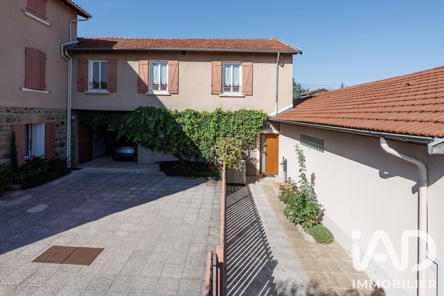Maison 5 pièces 128 m² · à Saint-Genis-les-Ollières · 128 m² · 415 000 €