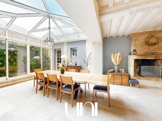 Maison de ville à vendre 1 399 000 € 9 pièces 7 chambres 300 m² 293 m² de terrain Coeur Centre Ville Bayeux 14400