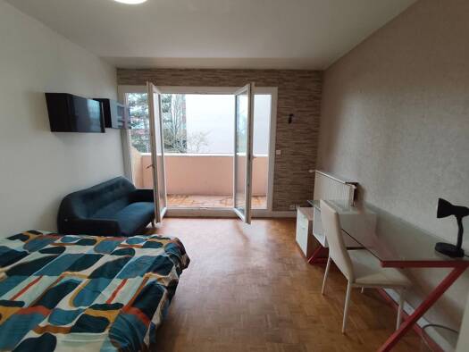 Colocation à louer 490 € 18 m² Étage 1/3 disponible dès maintenant Aguado Évry-Courcouronnes 91000