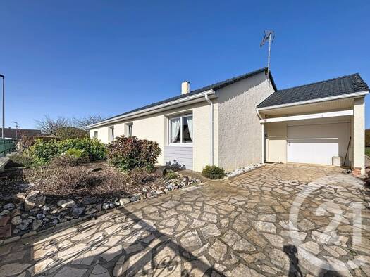 Maison de plain-pied à vendre 227 760 € 4 pièces 3 chambres 94,4 m² 796 m² de terrain Argentan 61200