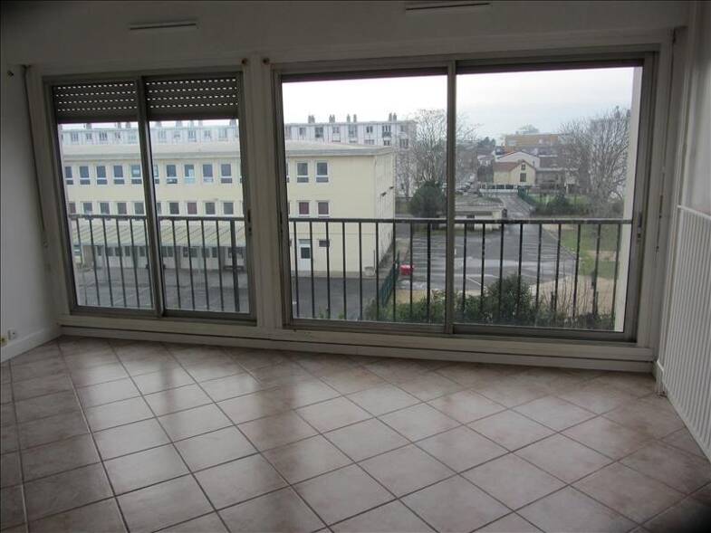 Appartement à louer 1 134 € 3 pièces 2 chambres 71 m² 3ème étage Paul Vaillant Couturier Clichy-sous-Bois 93390