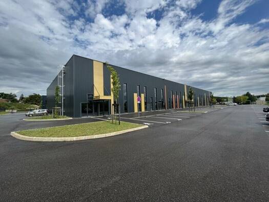 Local d'activités à louer 20 470 € 2 670 m² d'espace de stockage divisible Les-Armieres le Mas de la-Raz Villefontaine 38090