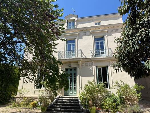 Maison de ville à vendre 850 000 € 14 pièces 10 chambres 1 161 m² de terrain Bourg-en-Bresse 01000