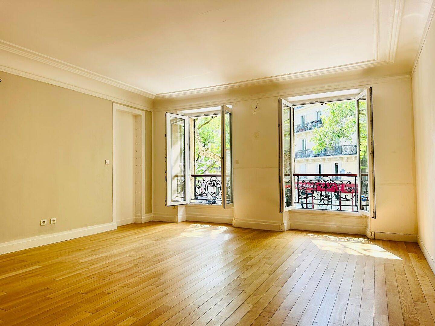 Appartement 4 pièces 81 m² · à Paris 10ème Arrondissement · 81,2 m² · 670 000 €