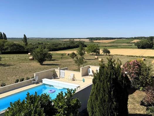 Immeuble à vendre 725 000 € 375 m² Saint-Augustin 17570