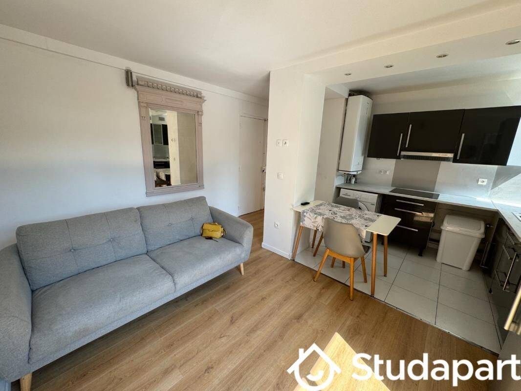 1 pièce 11 m² · à Saint-Cloud · 11 m² · 690 €