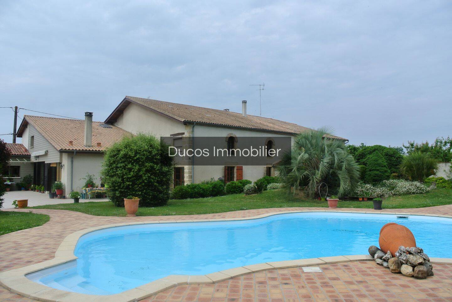 Maison 10 pièces 460 m² · à Marmande · 460 m² · 393 750 €