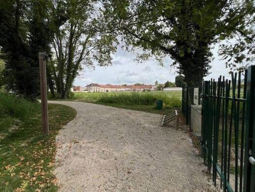 Terrain constructible viabilisé à vendre 226 062 € 661 m² de terrain Saint-Léonard 51500