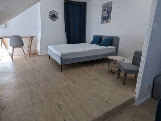 Appartement à louer 480 € 1 pièce 25 m² Étage 2/2 disponible dès maintenant Quartier du Centre Le Mans 72000