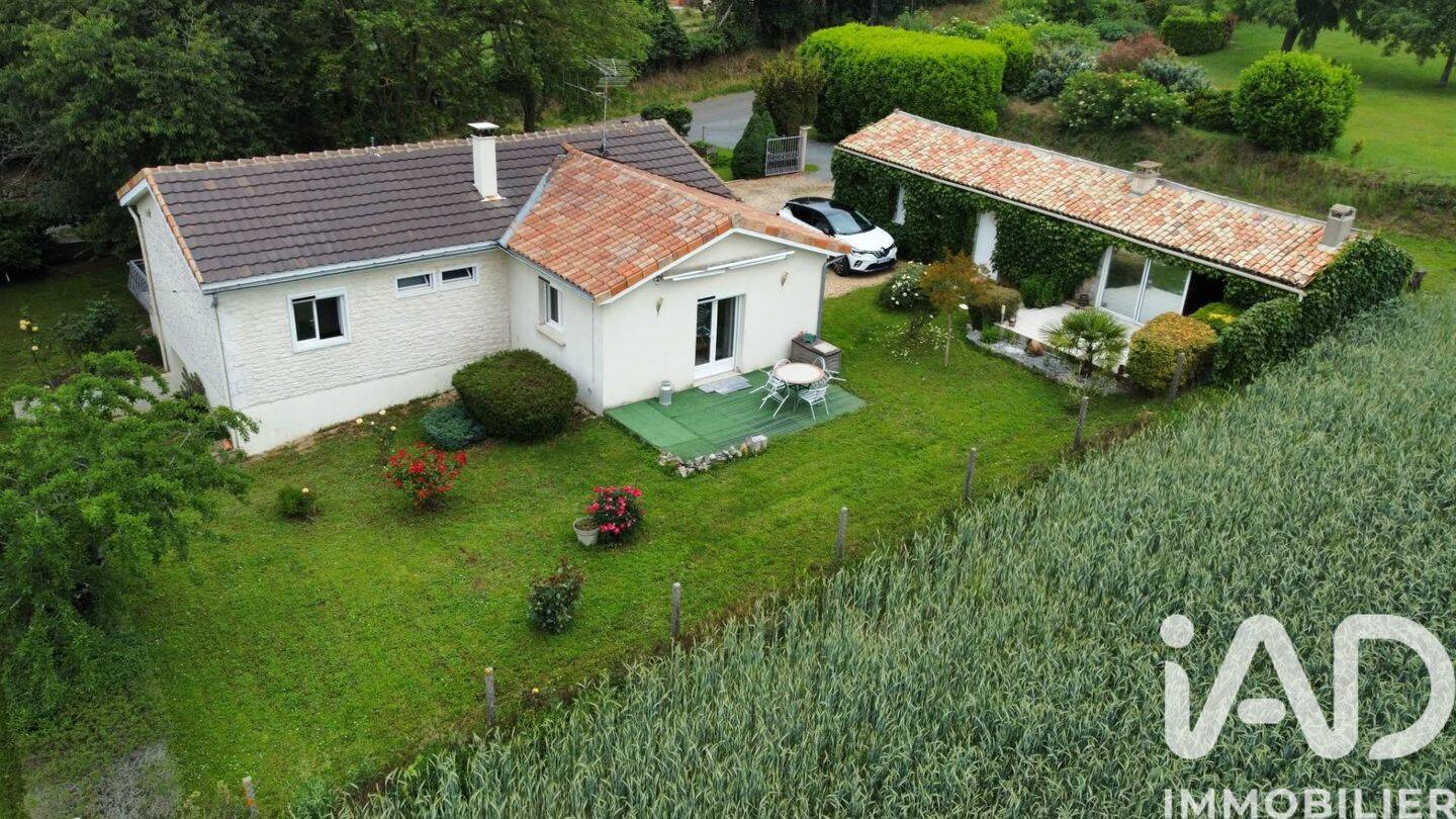 Maison 5 pièces 110 m² · à Feuillade · 110 m² · 174 000 €
