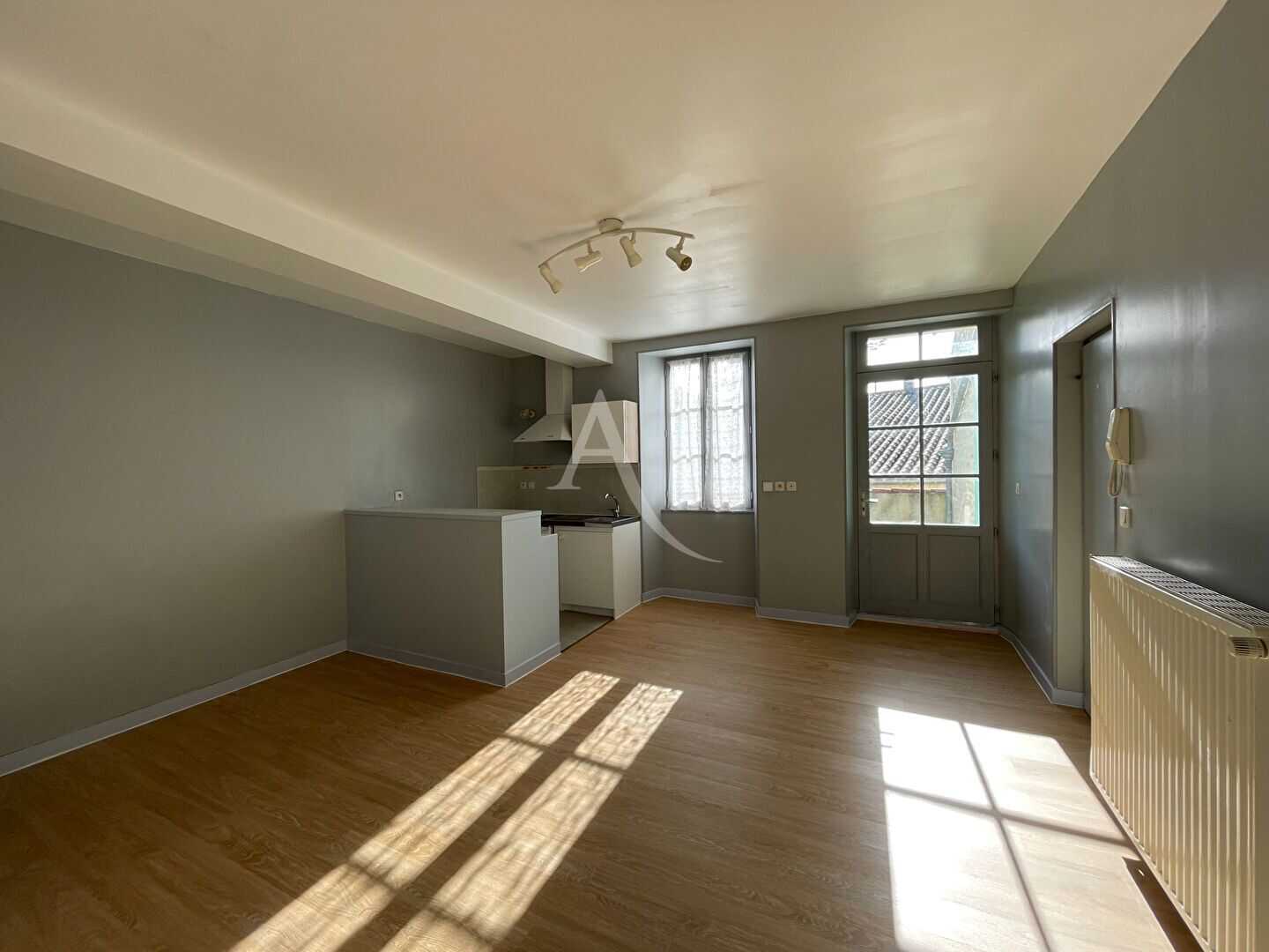 Appartement 1 pièce 29 m² · à Fontenay-le-Comte · 29,4 m² · 470 €/mois