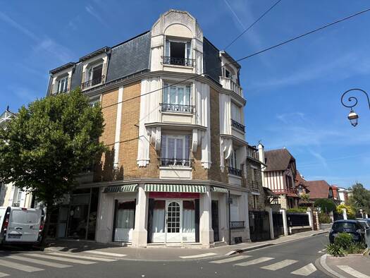 Appartement à vendre 310 000 € 3 pièces 2 chambres 59 m² Étage 3/3 Residentiel-Place Verdun Enghien-les-Bains 95880