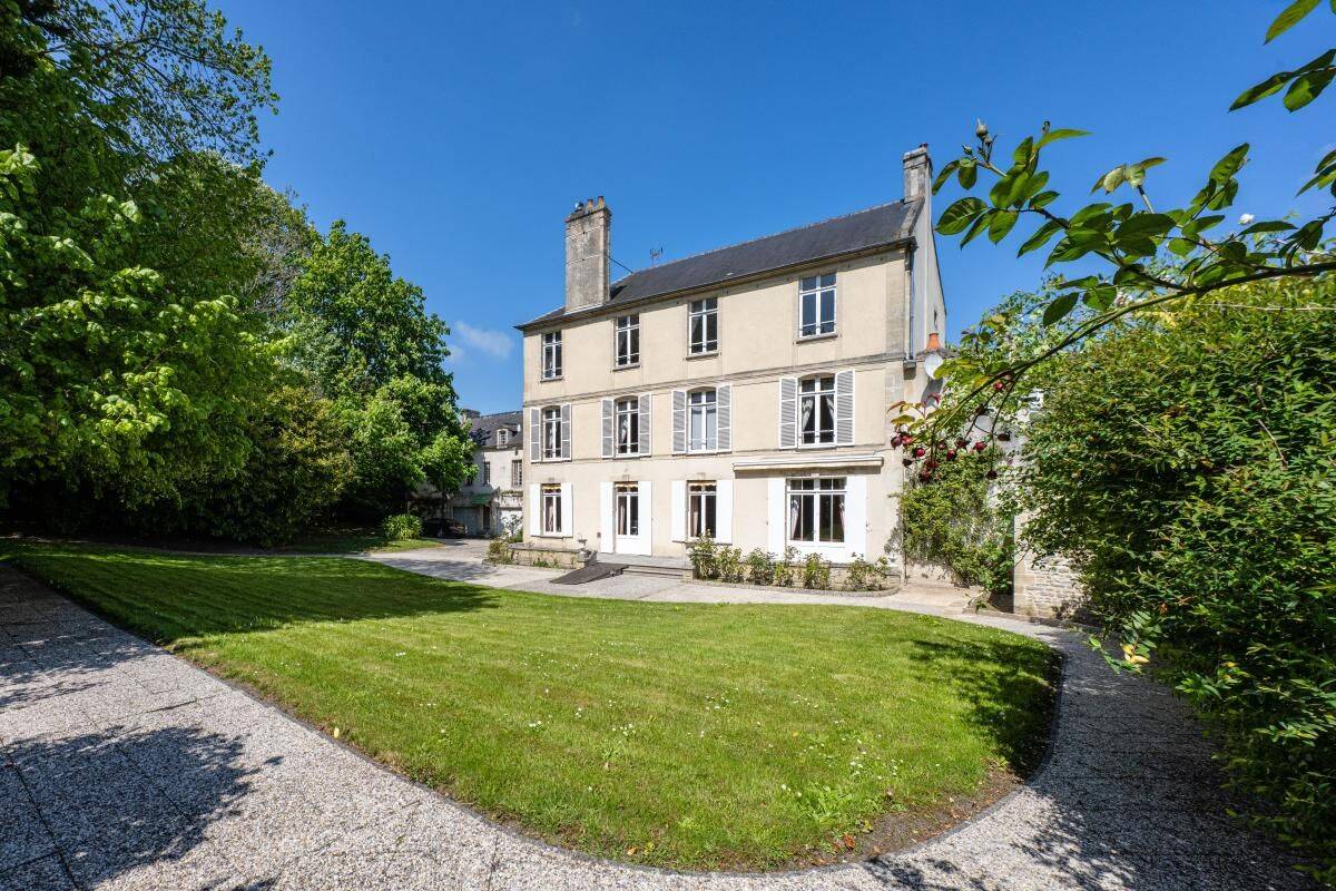 Maison 12 pièces 455 m² · à Bayeux · 455 m² · 1 890 000 €