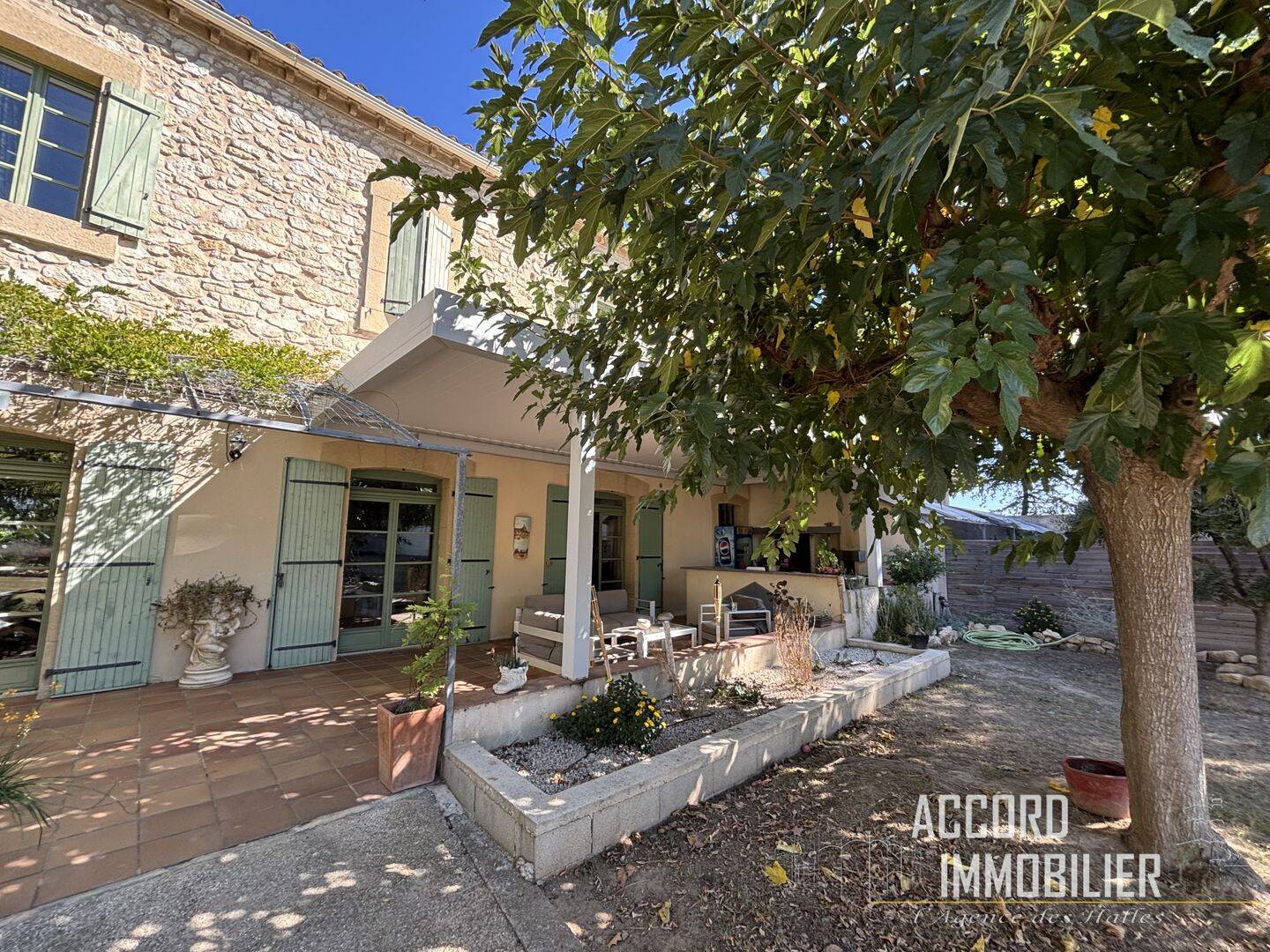 Maison 7 pièces 300 m² · à Vinassan · 300 m² · 899 000 €