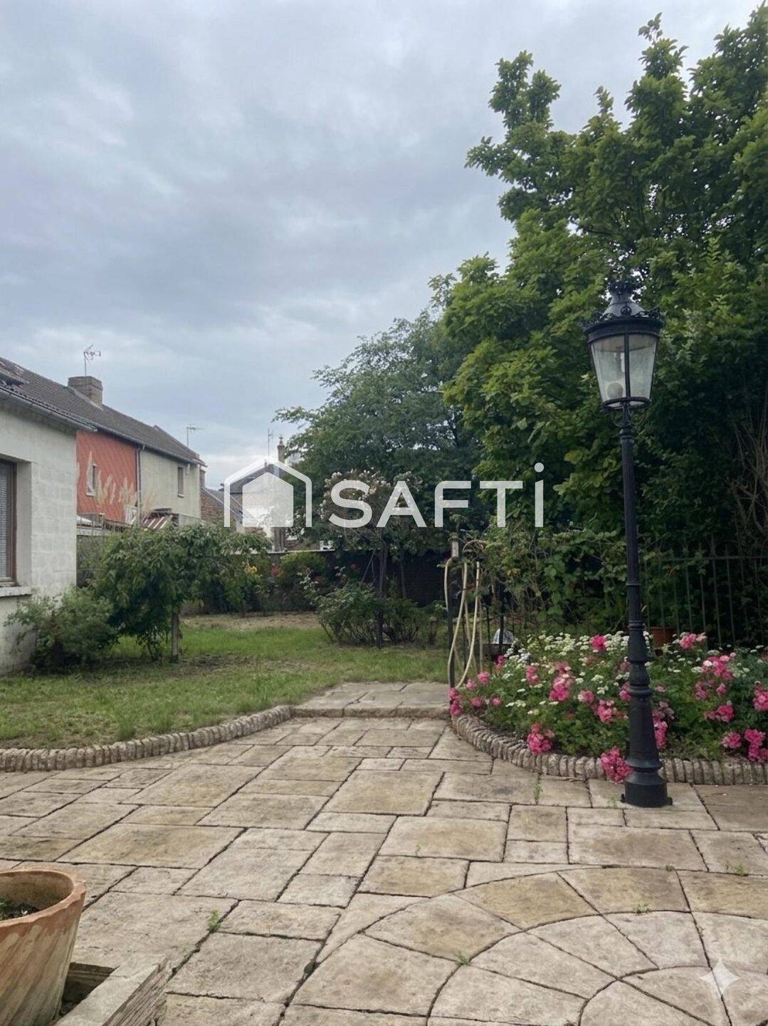 Maison 8 pièces 179 m² · à Saint-Quentin · 179 m² · 148 000 €