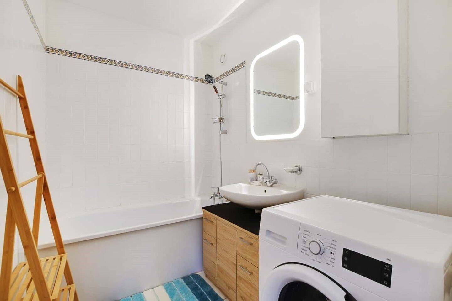Appartement 2 pièces 60 m² · à Paris 19ème Arrondissement · 60 m² · 3 578 €/mois