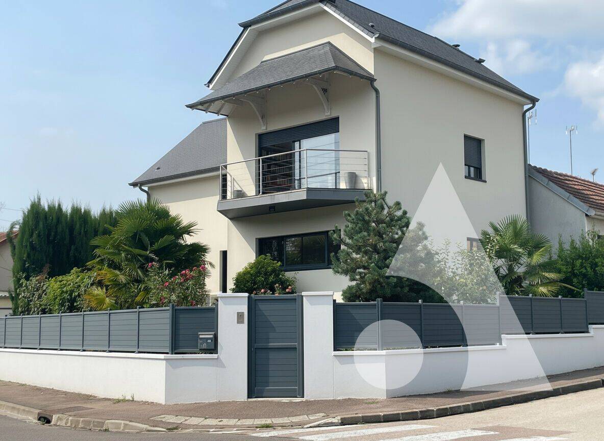 Maison 6 pièces 220 m² · à Sainte-Savine · 220 m² · 349 000 €