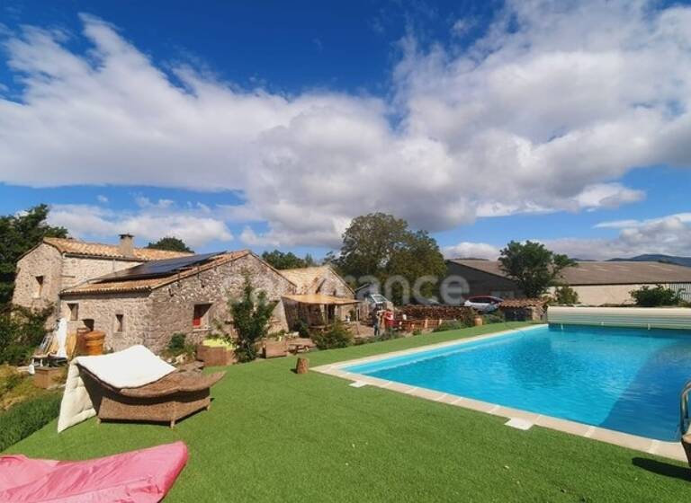 Mas à vendre 525 000 € 6 pièces 4<br/>chambres 241 m²<br/>superficie 927 m²<br/>terrain Blandas 30770